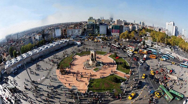 دیدنی های میدان تکسیم و خیابان استقلال